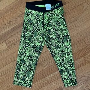 Nike Pro capri workout leggings
